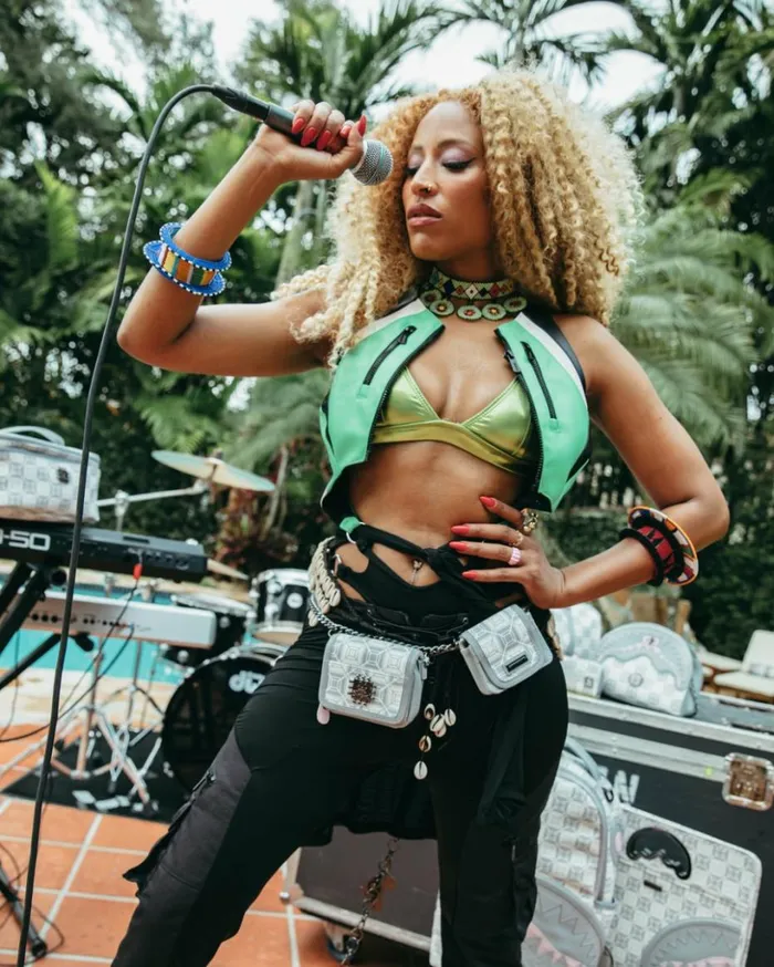 AI8 AFRICAN INTELLIGENCE BOOKED and BUSY CHARM WAISTBELT Bags SPRAYGROUND