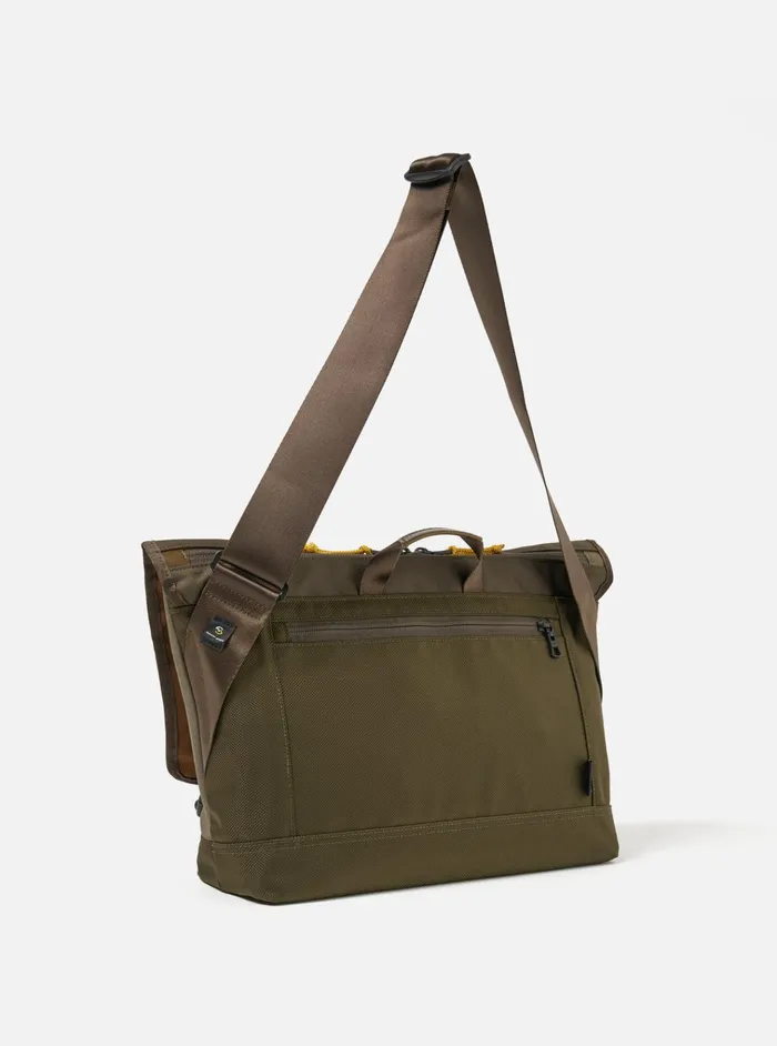 Bags Men Universal Works MasterPiece X Universal Works Courier Bag In Olive Recycled Tech Canvas