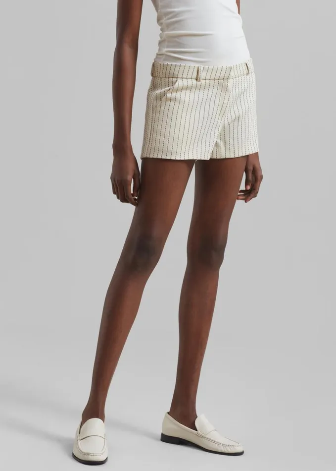 Clothing Women The Frankie Shop Kate Twill Mini Shorts 8211 Light BeigeBlack Pinstripe
