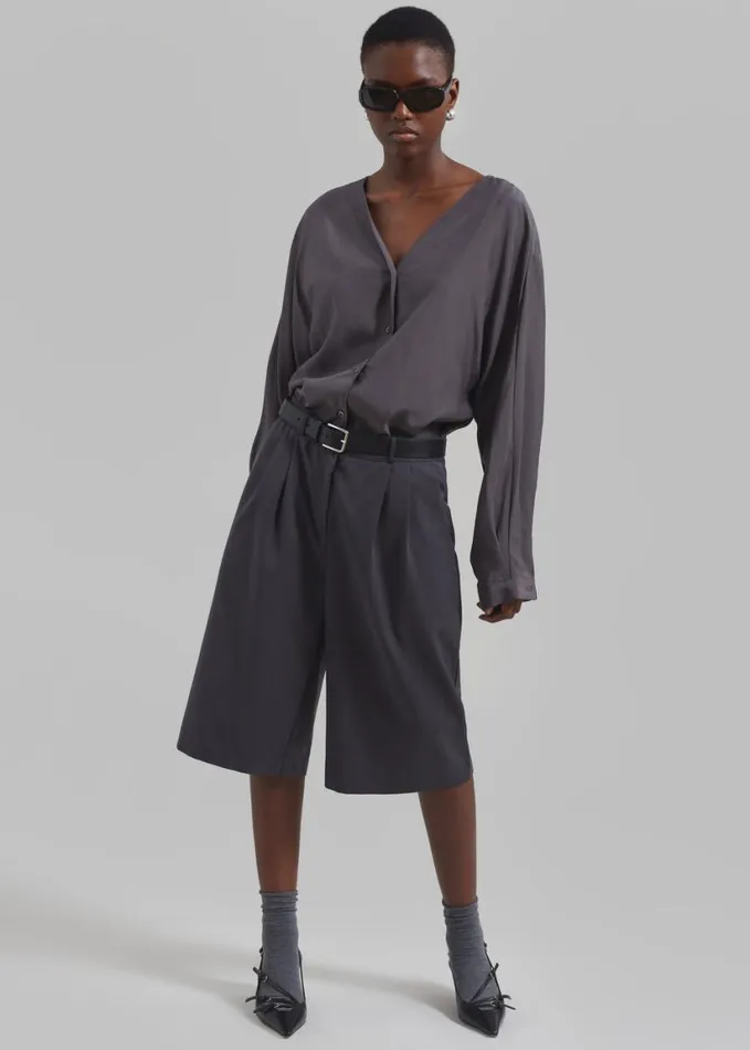 Clothing Women The Frankie Shop Wilma Pleated Bermuda Shorts 8211 Charcoal