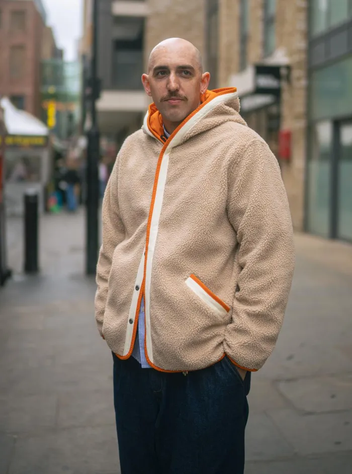 Coats and Outerwear Men Universal Works Universal Works Reversible Simple Hooded Jacket In OrangeSand Recycled PolytechSherpa