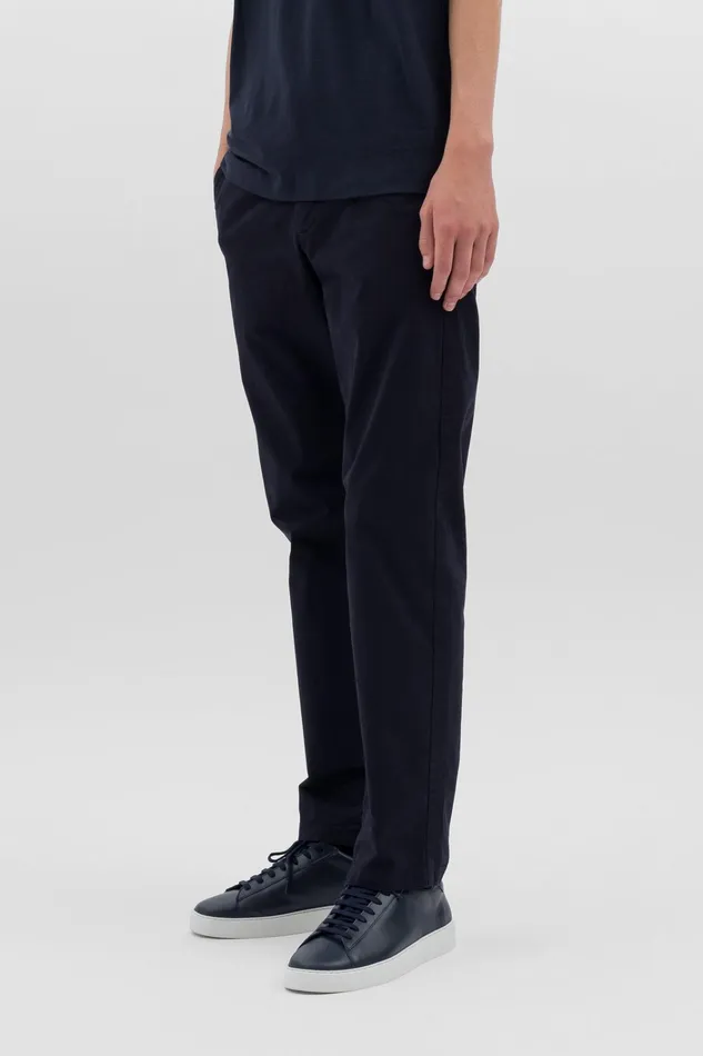 Men Aros Regular Italian Brushed Twill Chino Dark Navy Norse Projects Trousers