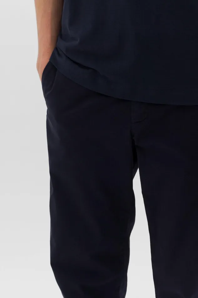 Men Aros Regular Italian Brushed Twill Chino Dark Navy Norse Projects Trousers