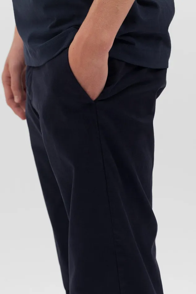 Men Aros Regular Italian Brushed Twill Chino Dark Navy Norse Projects Trousers