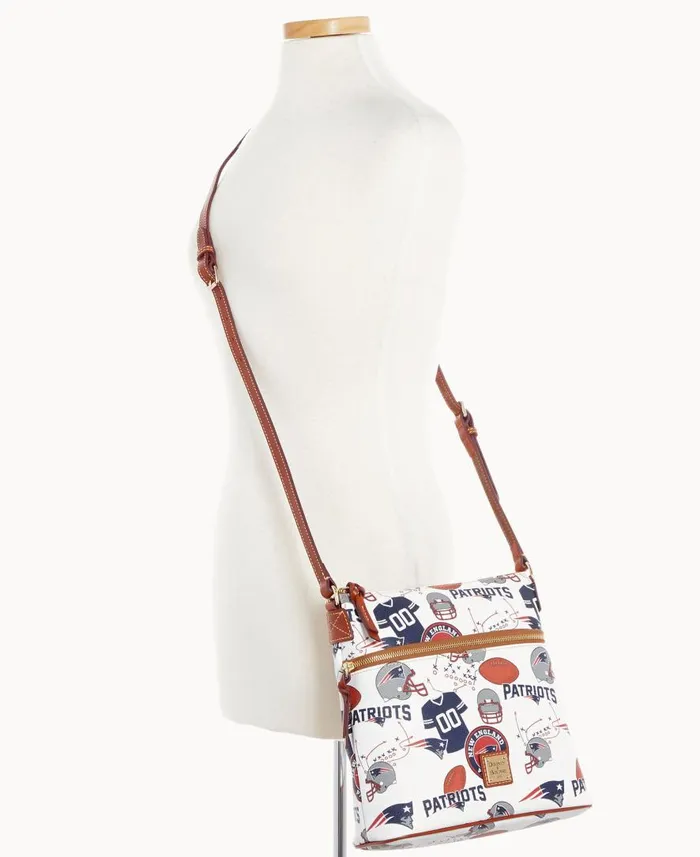 Woman NFL Patriots Crossbody Patriots Dooney and Bourke Crossbodies Woman NFL Patriots Crossbody Patriots Dooney and Bourke Crossbodies