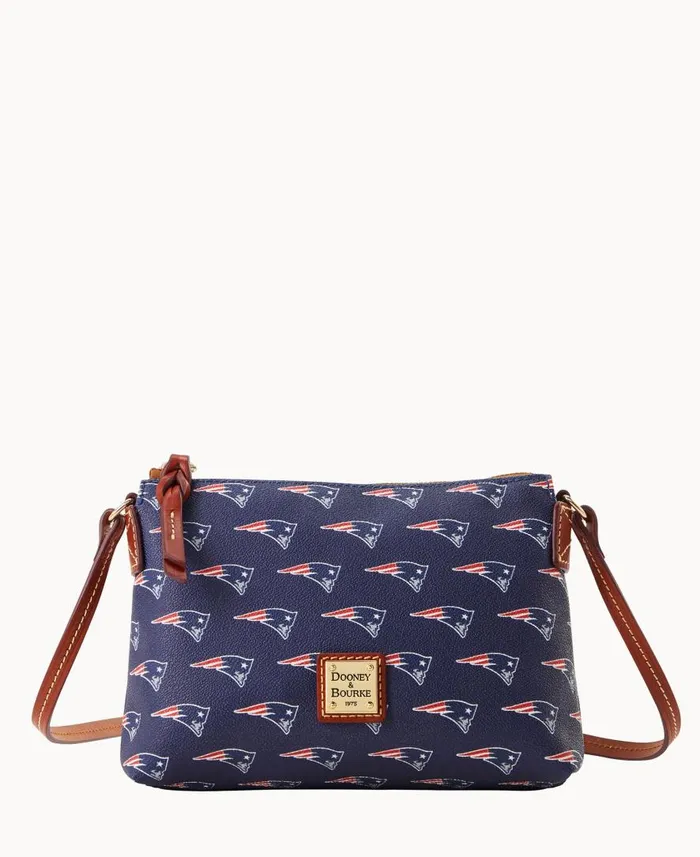 Woman NFL Patriots Crossbody Pouchette Patriots Dooney and Bourke Crossbodies