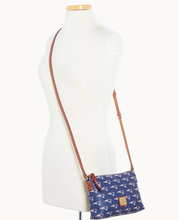 Woman NFL Patriots Crossbody Pouchette Patriots Dooney and Bourke Crossbodies Woman NFL Patriots Crossbody Pouchette Patriots Dooney and Bourke Crossbodies