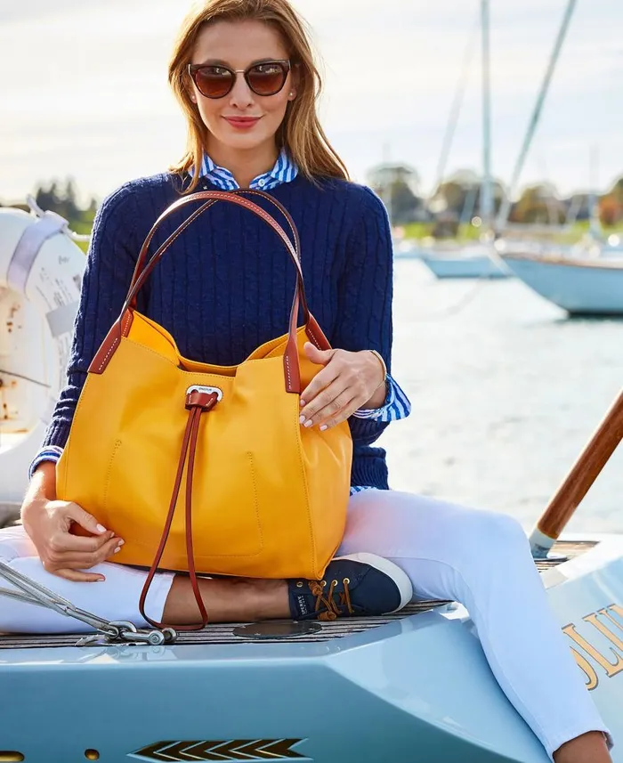 Woman Oncour Elba Full Up Two Pure White Dooney and Bourke Shoulder Bags Woman Oncour Elba Full Up Two Pure White Dooney and Bourke Shoulder Bags