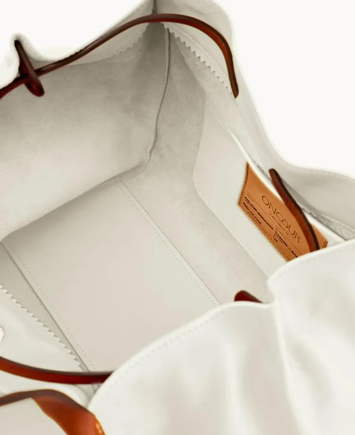 Woman Oncour Elba Full Up Two Pure White Dooney and Bourke Shoulder Bags Woman Oncour Elba Full Up Two Pure White Dooney and Bourke Shoulder Bags