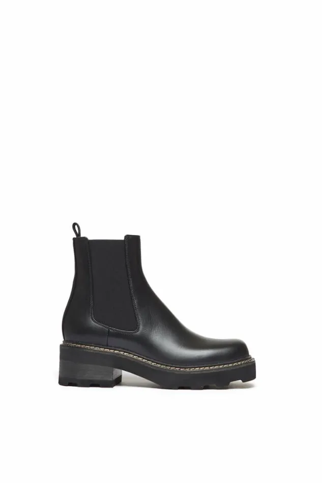 Women Boots Gabriela Hearst Jil Chelsea Boot In Black Leather