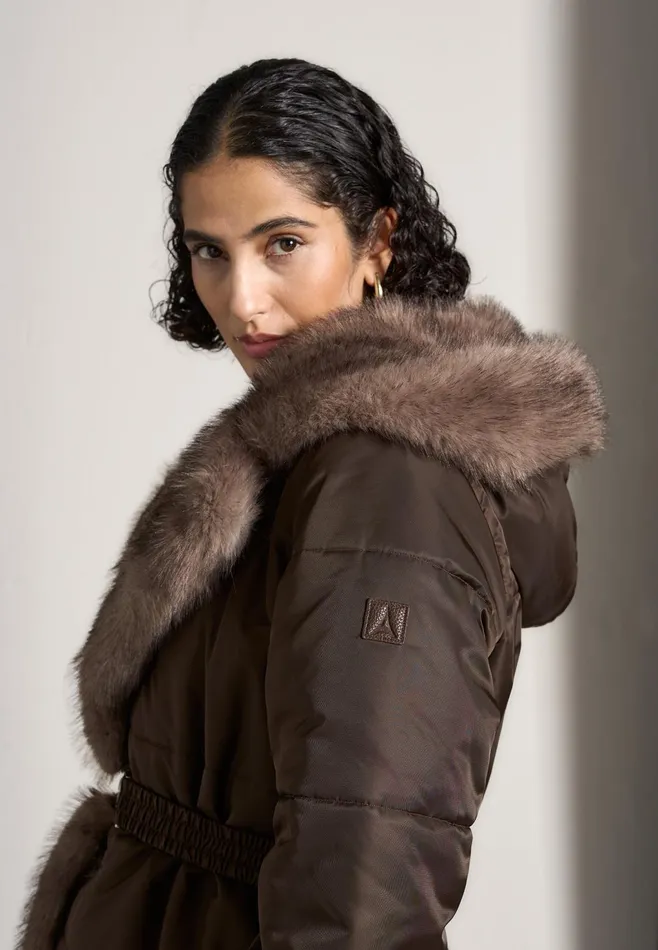 Women Manire De Voir Fur Longline Belted Coat Brown
