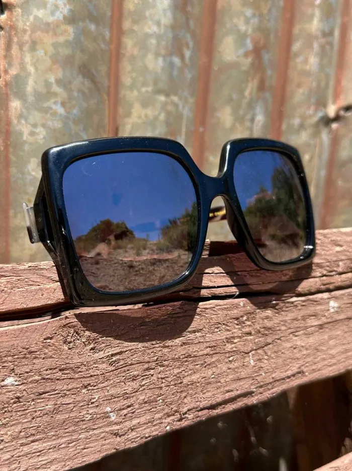 Women Square Sunglasses In Black and Oatmeal Jessica Simpson Sunglasses